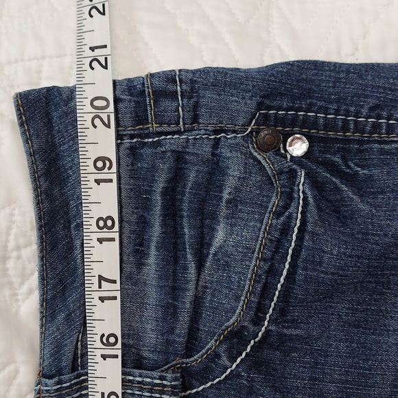 โข Wallflower Stretchy Distressed Cropped Capri Jeans, Medium Blue Wash. Size 20 - Picture 7 of 10